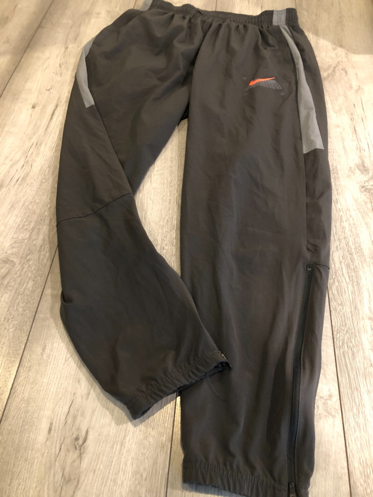 NIKE CHALLENGER TRACKSUIT BOTTOMS SIZE MEDIUM GREY