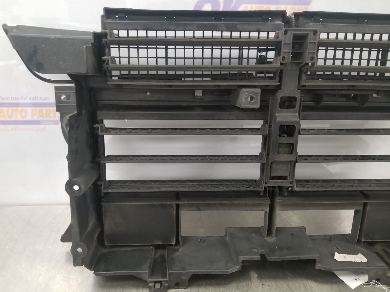 22 CHEVY COLORADO LT 2.5L AIR SHUTTER OEM