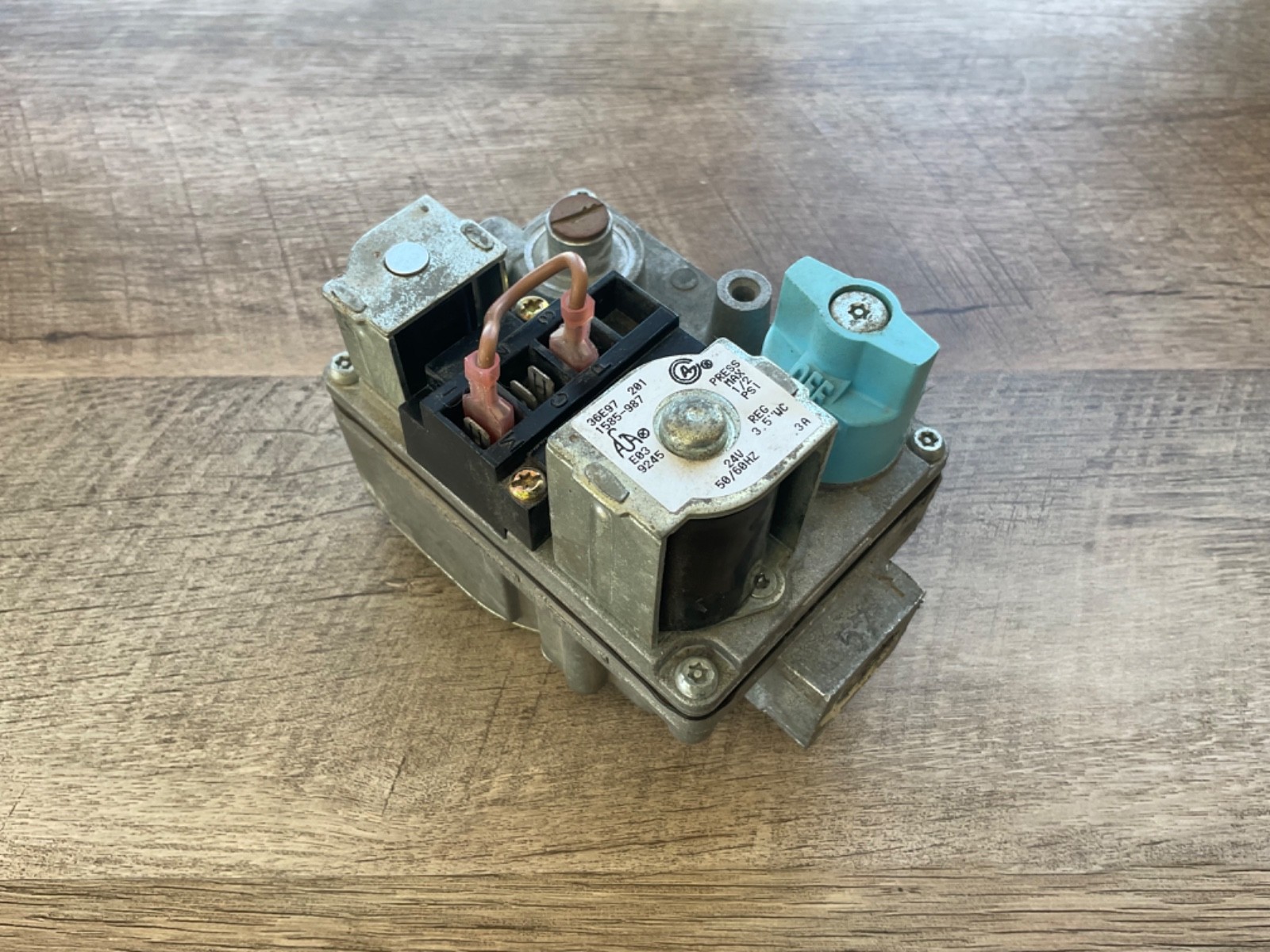 Furnace Gas Valve 36E97 201 1585-987 White-Rodgers