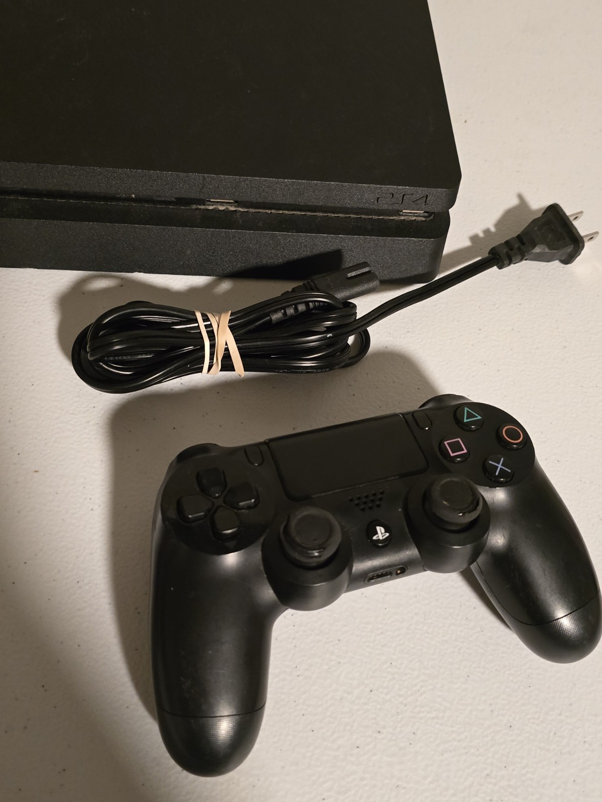 2TB Sony PlayStation 4 PS4 Slim System w/controller & game TESTED AND WORKING!