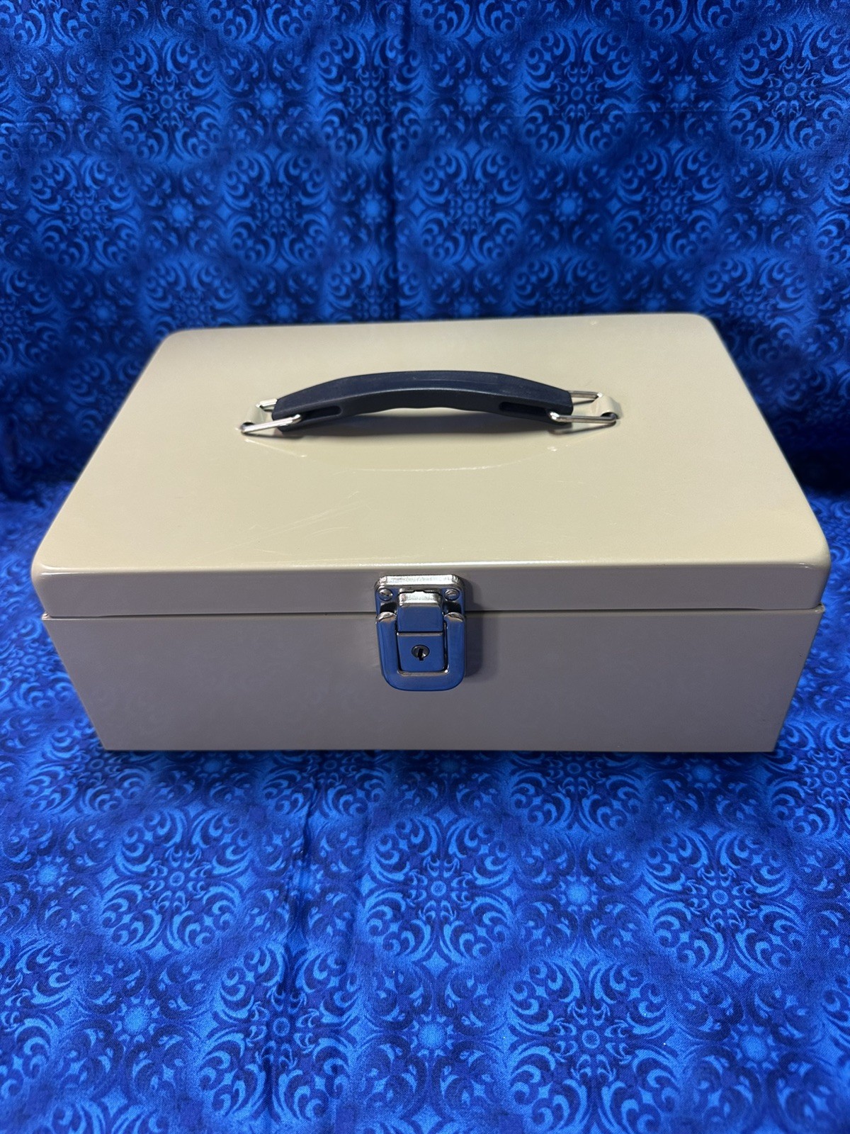 VTG Beige Metal Lock Box Cash Box 11” X 7.75” X 4” **WITH KEY** MMF Industries