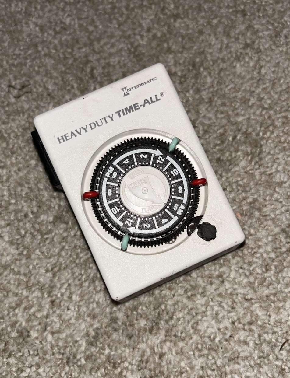Intermatic Hb114 Timer, Mechanical, 240V, 20A, Plug In
