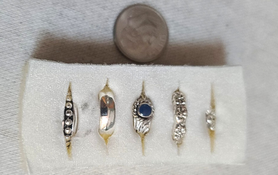 NWOT 5 Silver tone Size 2-3 Toe Rings FLOWERS Blue PLAIN BAND, Etc. Vtg NOS