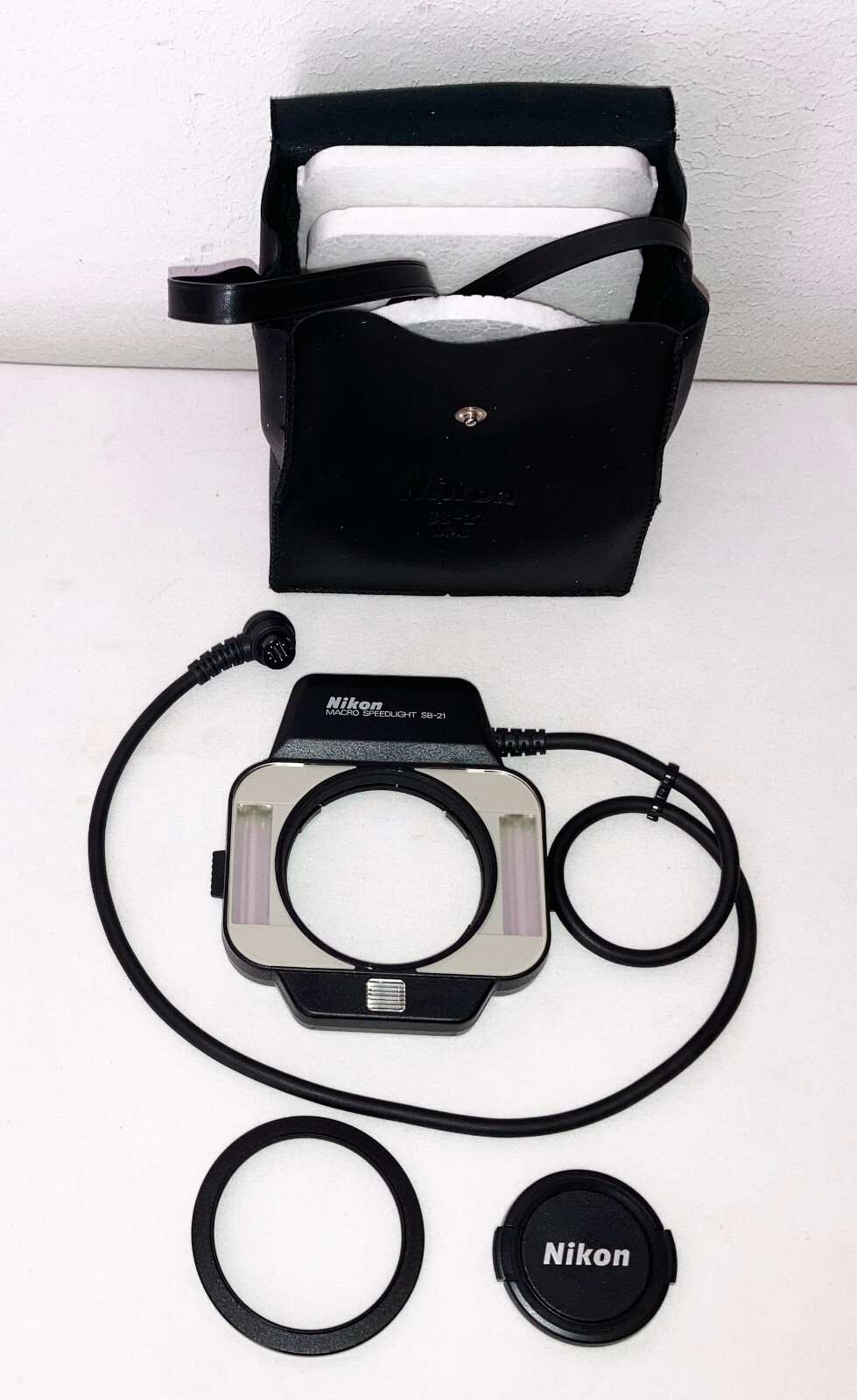 New Nikon SB-21 Macro Speedlight Flash For F3 + 52mm / 62mm Adapters + Soft Case