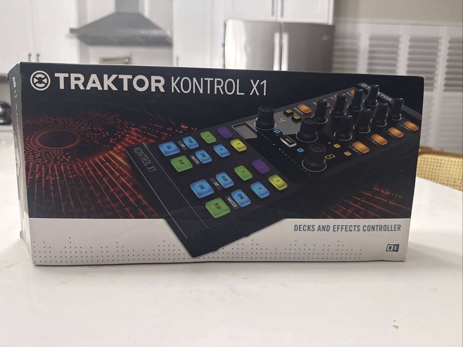 Native Instruments TRAKTOR Kontrol X1 MK2 DJ Controller