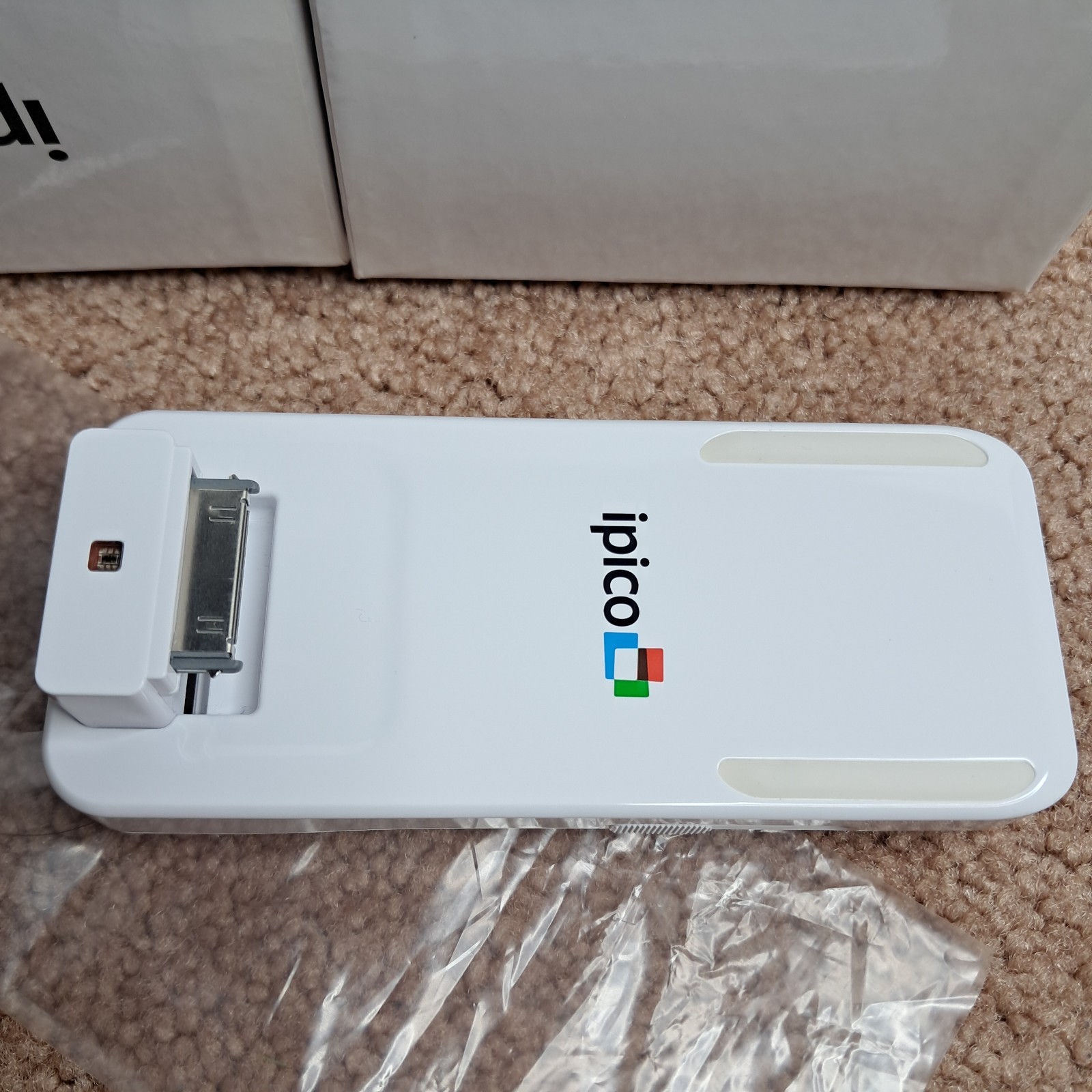 Ipico Hand Held Projector For iPod and iPhone General Imaging PJ205 Open Box