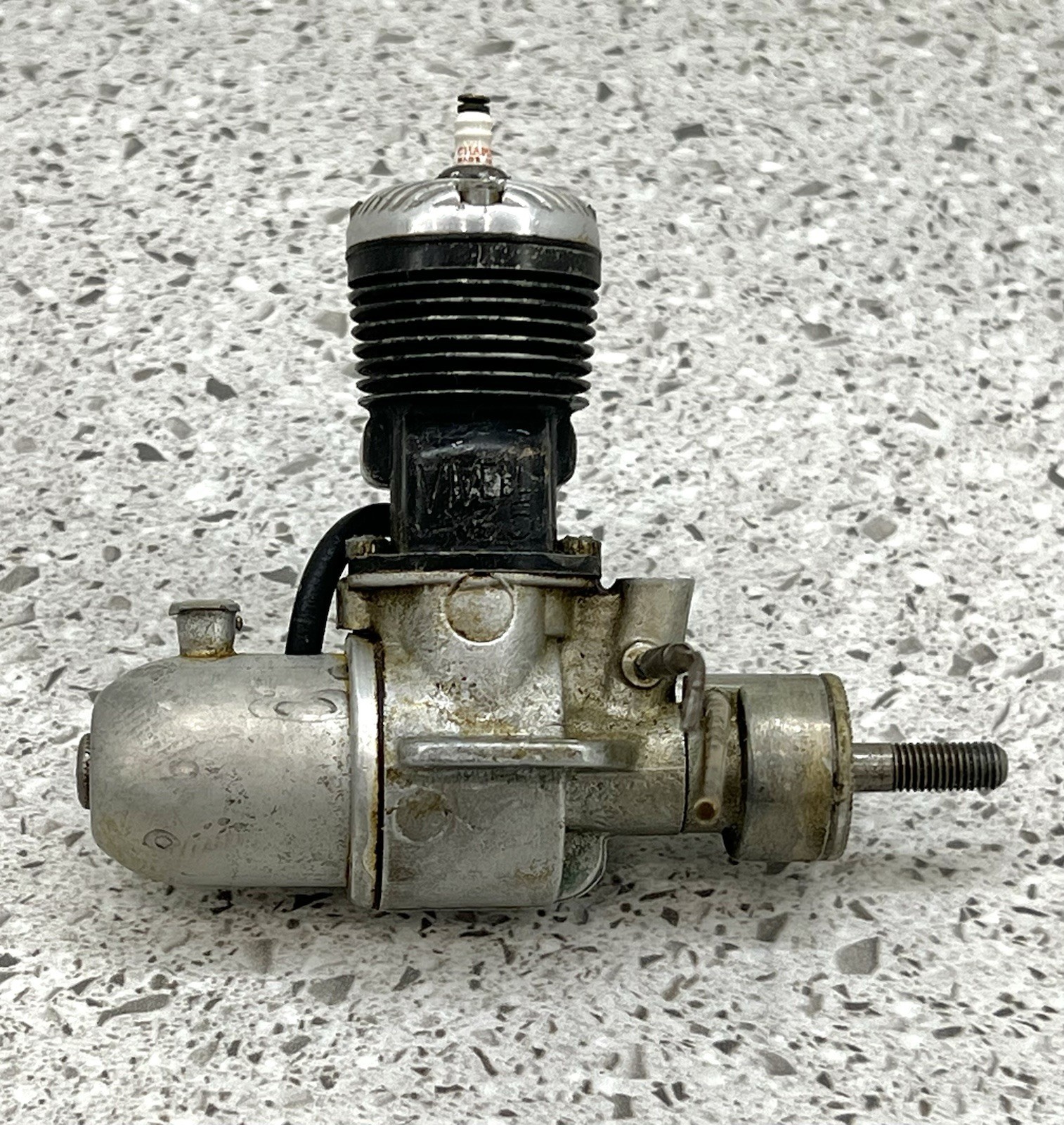 Vivell 35 - Model Airplane Engine 1940s Vintage w/ Fuel Tank