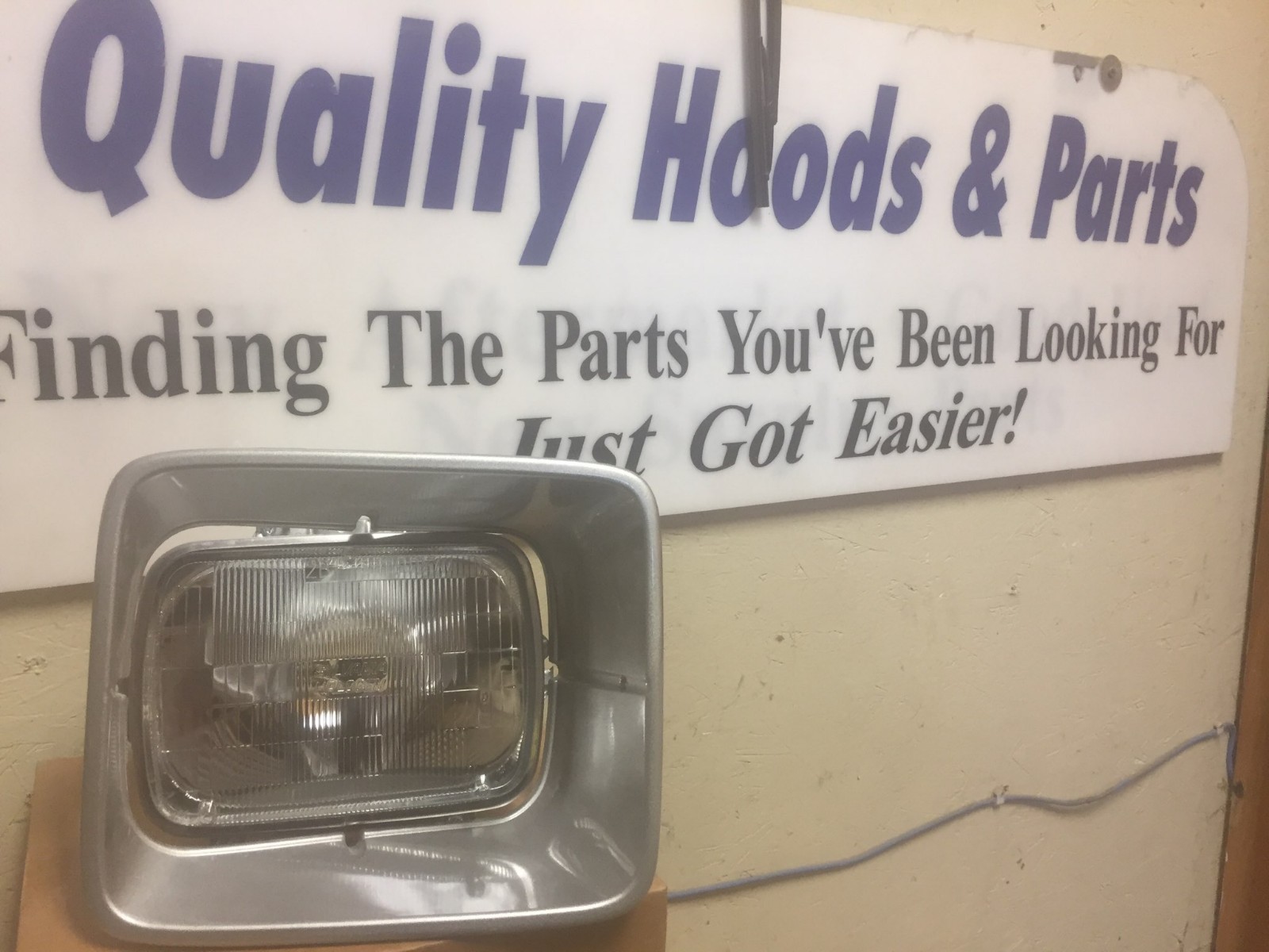 Freightliner FL50- FL60- FL70- FL80 New Right Headlight With New Bezel 91-04