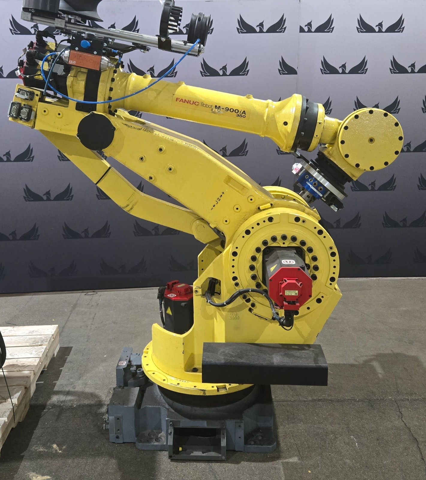 FANUC M900IA/350 Complete with R-J3iC Controller USED