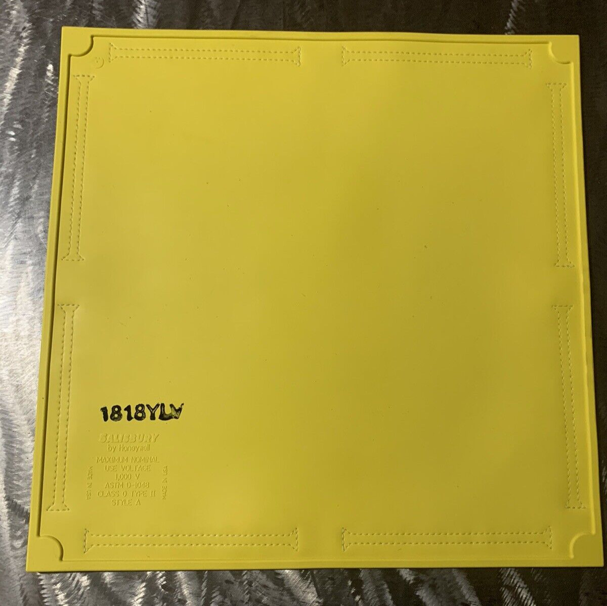 Salisbury Blanket Class 0 Type II 18x18 Yellow  1818YLV 1,000V Protection