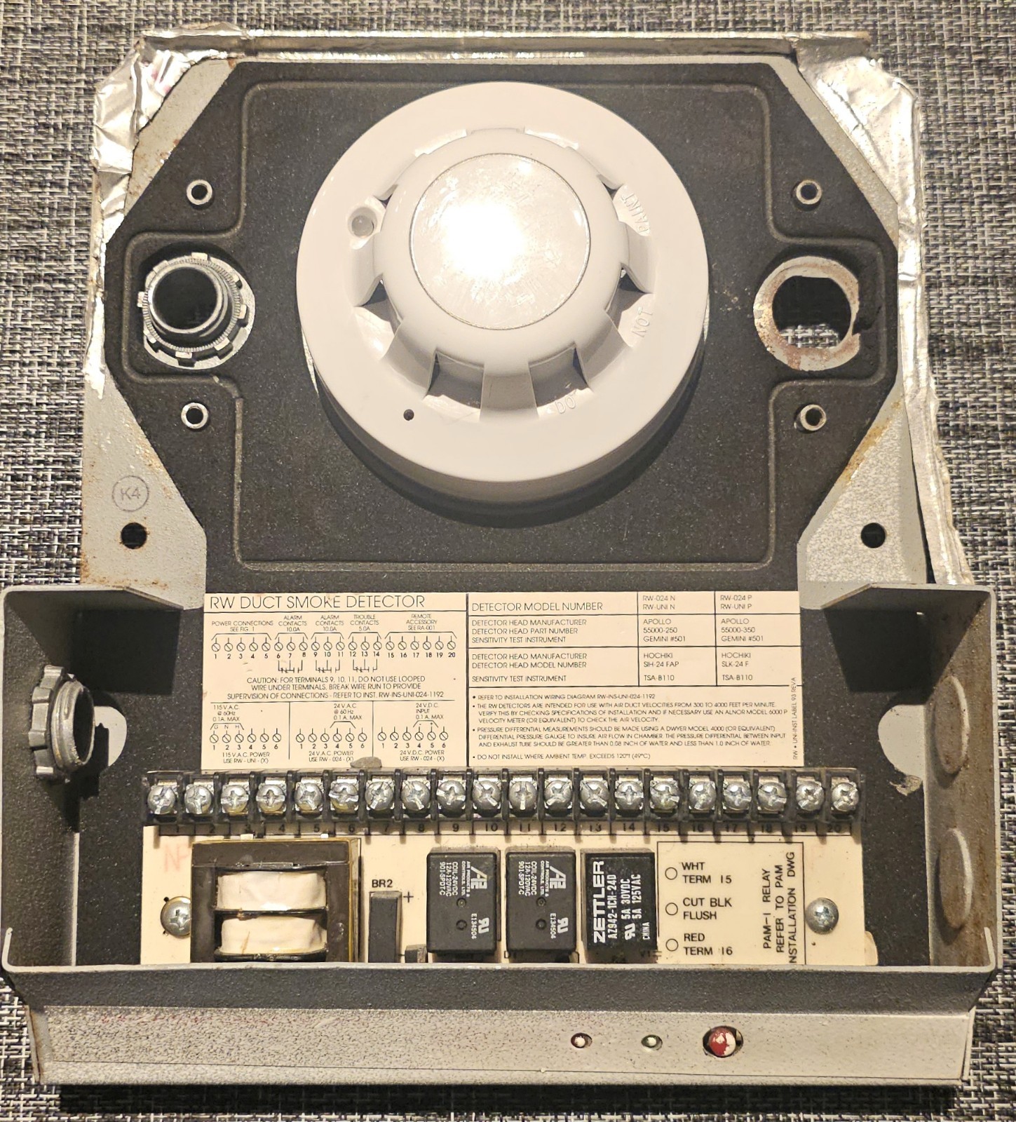 APC RW 024-P /4-WIRE CONVENTIONAL DUCT SMOKE DETECTOR/ WITHOUT COVER/FUNCTIONAL