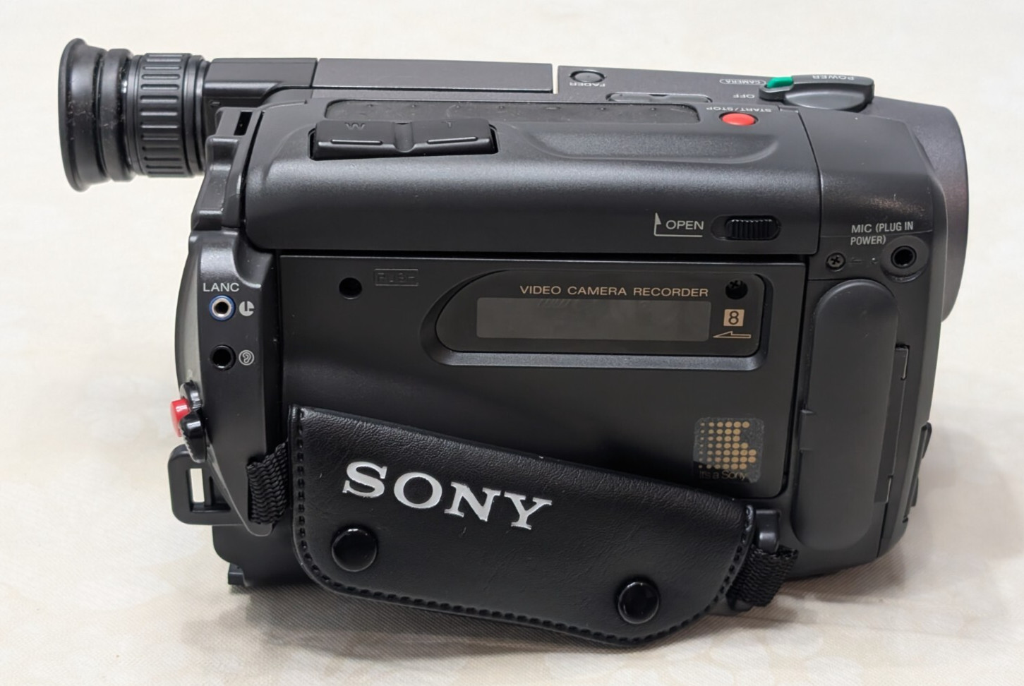 Sony Handycam CCD-TRV40 Video8 with 2 Batteries - UNTESTED, PARTS ONLY