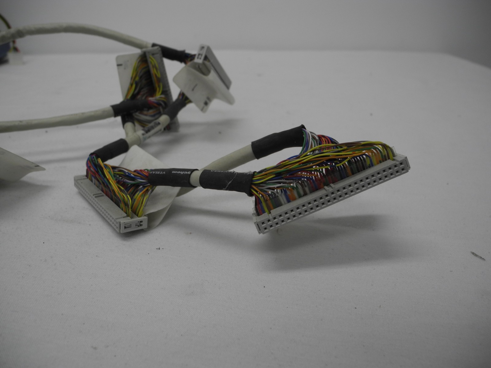 VINTAGE DEC VAX3100/MV3100 5 DEVICE SCSI CABLE 17-02943-01