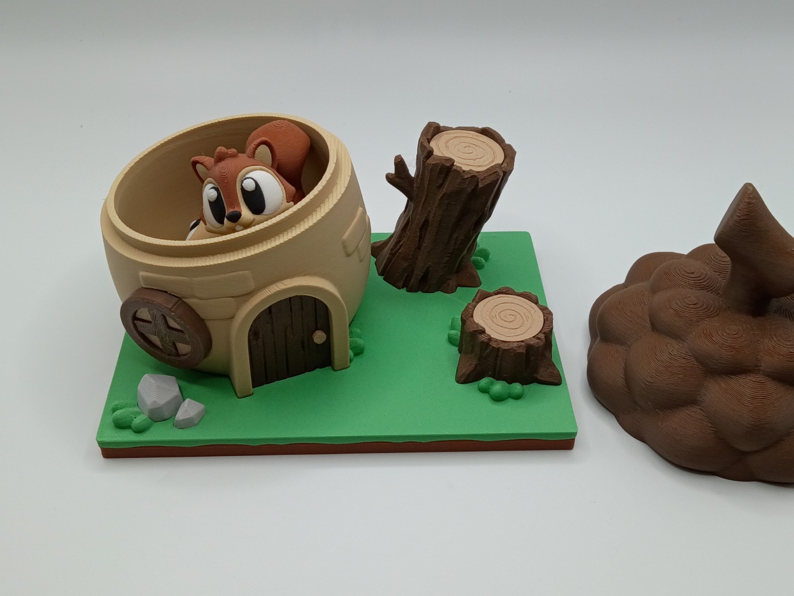 Jiggle Pet Playset - Squirrel Acorn Hut