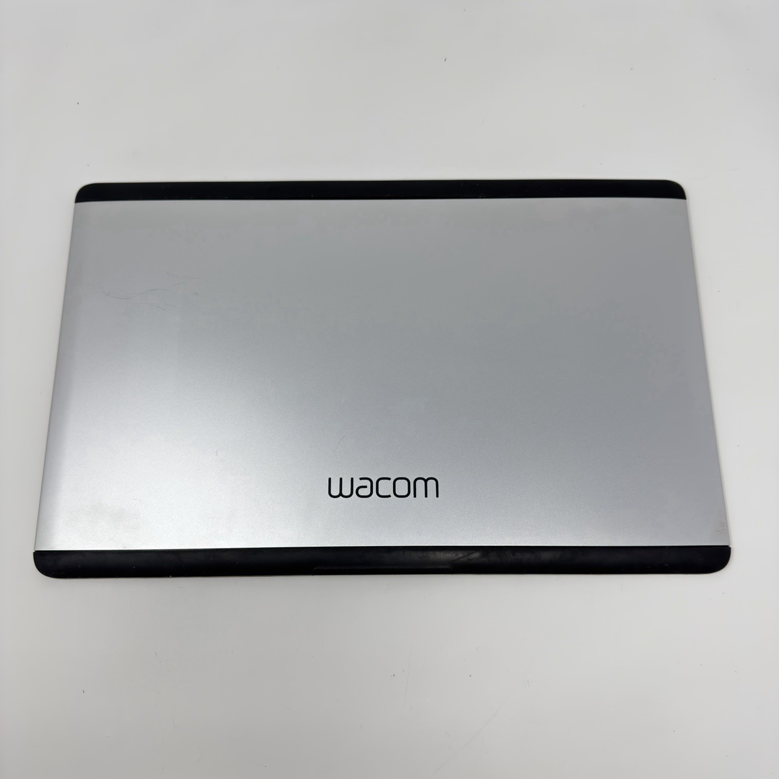 Wacom Cintiq 13HD Creative Pen & Touch Display DTH-1300 UNTESTED NO CORDS