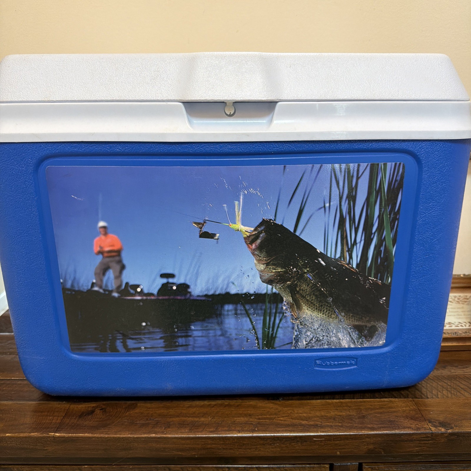 Vintage Rubbermaid Blue Cooler Large Mouth Bass Fisherman Lake Fishing Scene