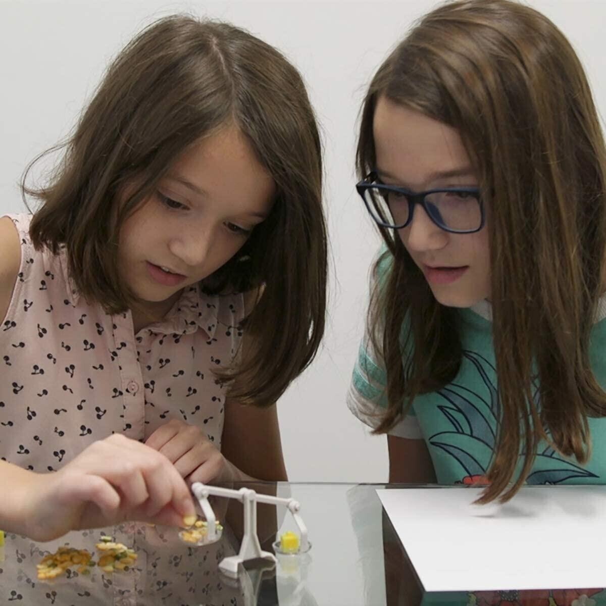SmartLab Toys Tiny Science - 20 Enormously Fun Experiments. Big Science.