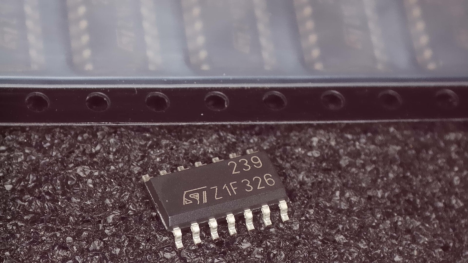 Quantity 10 - STMicroelectronics LM239 Quad Comparator 239 SOIC14 - New