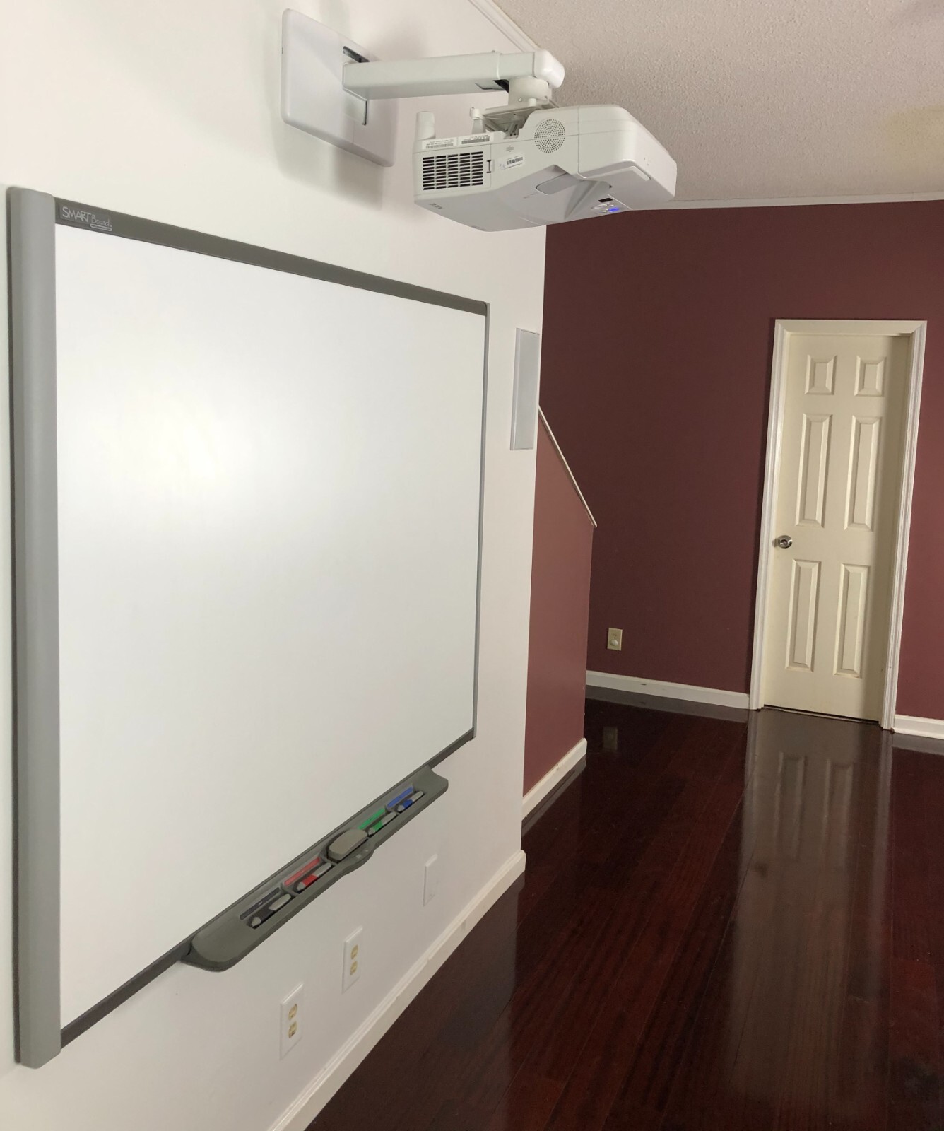 Interactive whiteboard system SB680 for school