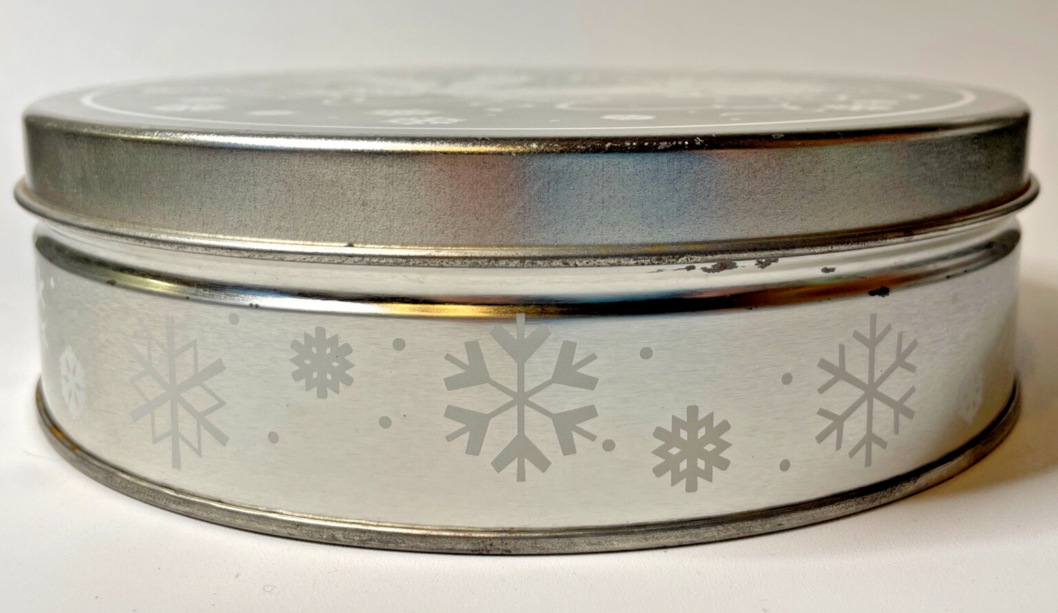 Vintage Style Round Angel Tin Silver/White