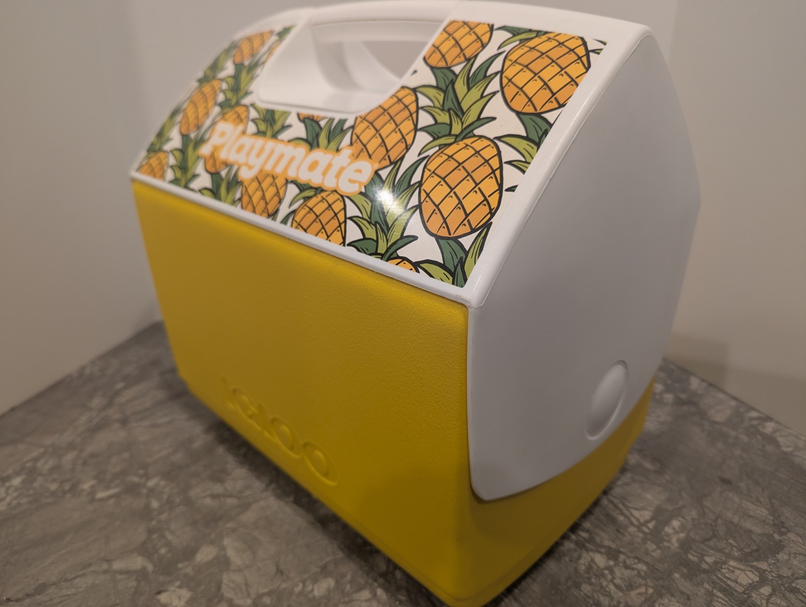 Vintage Igloo Playmate Elite Yellow Pineapple Cooler- MINT