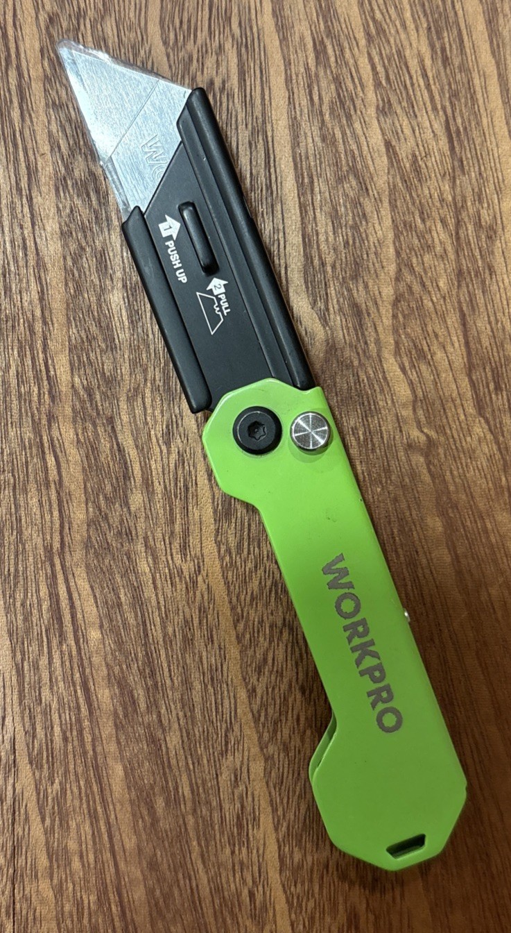 WorkPro Folding Utility Knife with Quick-Change Box Cutter In Green Brand New