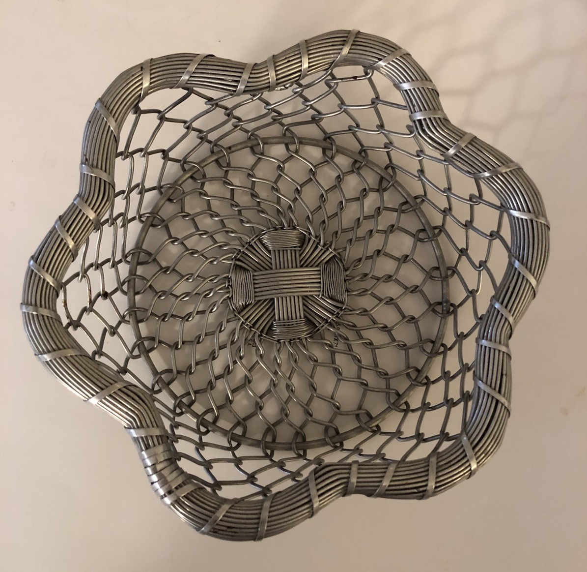 Vintage Star Shaped Aluminum Chain Link Bread Fruit Basket Holiday Decor