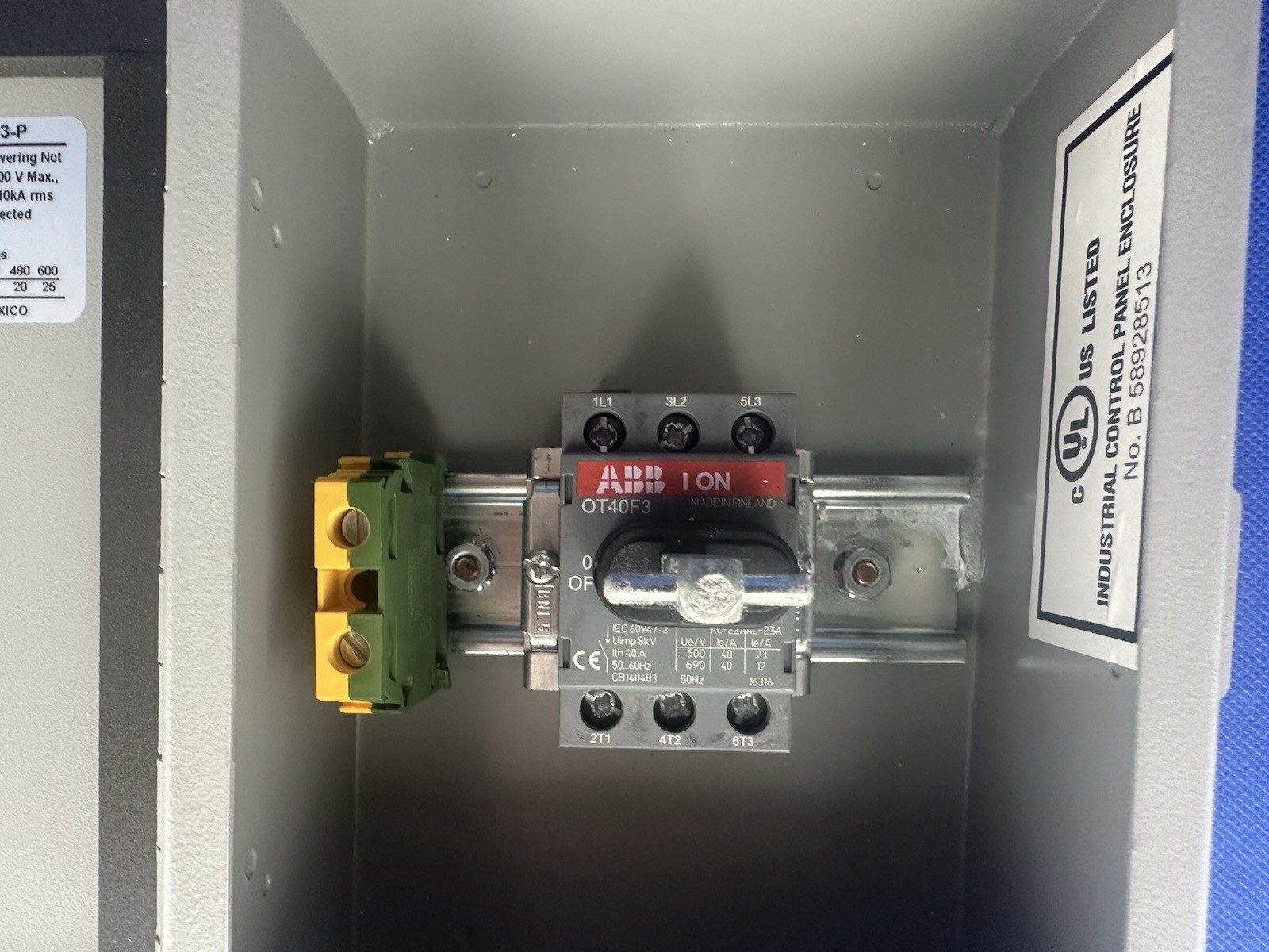 ABB Type 3R 12 E63822 EOT32 Rotary Disconnect Switch 40A 600VAC EOT32U3M3-P