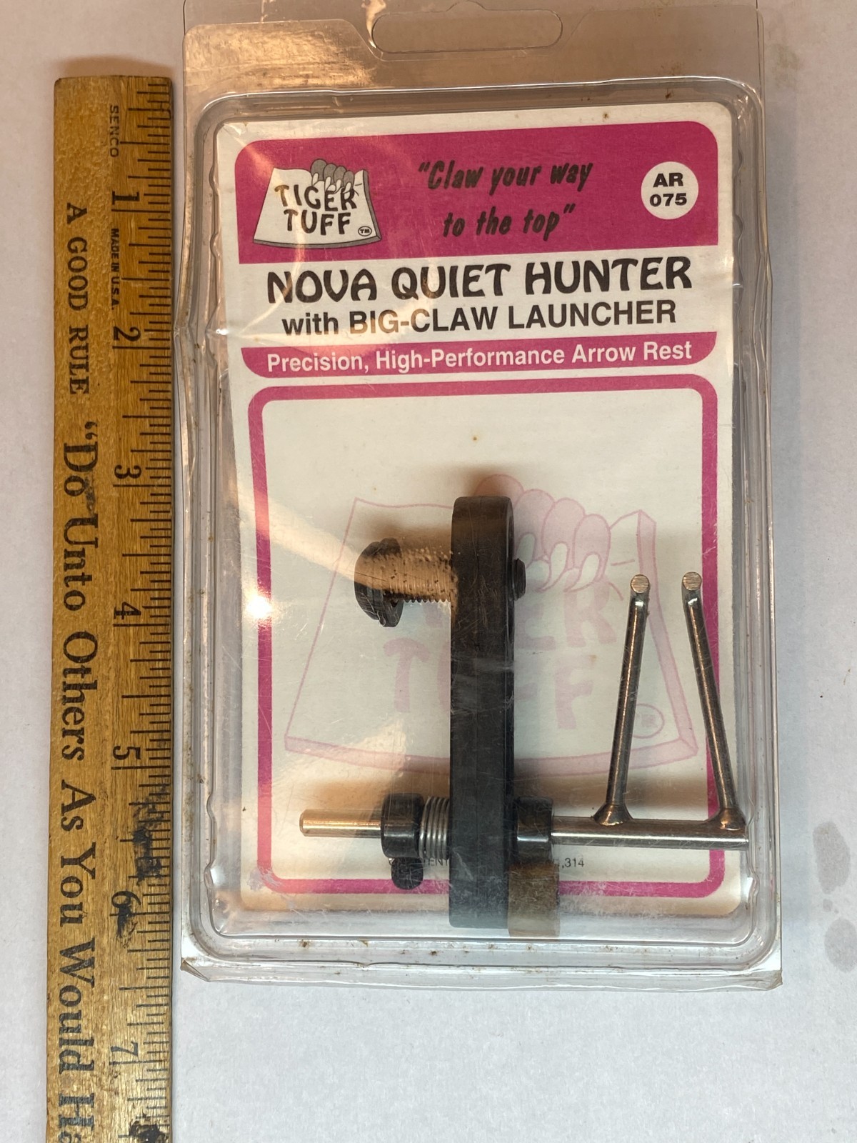 TIGER TUFF NOVA Quiet Hunter ARROW REST with Big Claw Launcher In Blister Pack