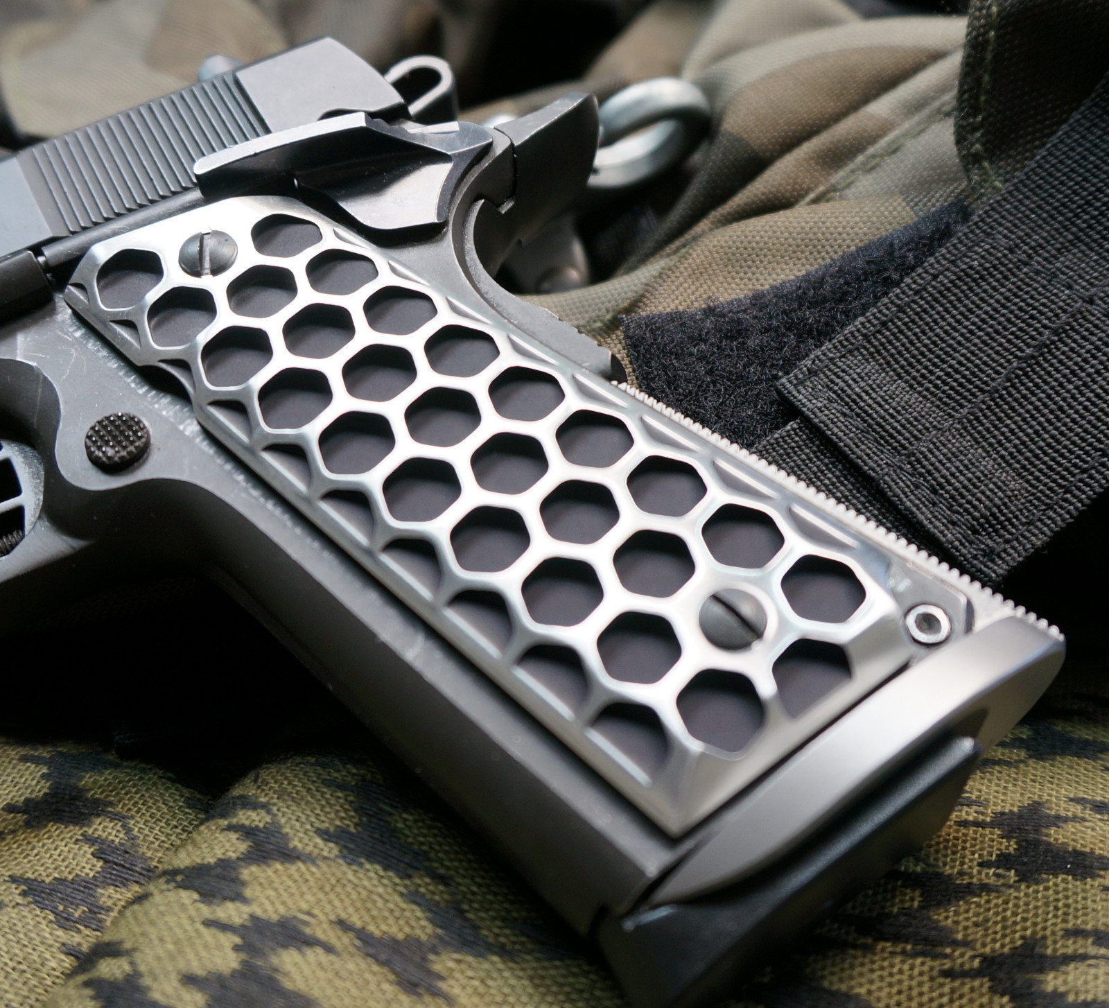 1911 Grips Government Commander  "Apocalypse HIVE"  BRUSHED SURFACE/ BLACK CORE