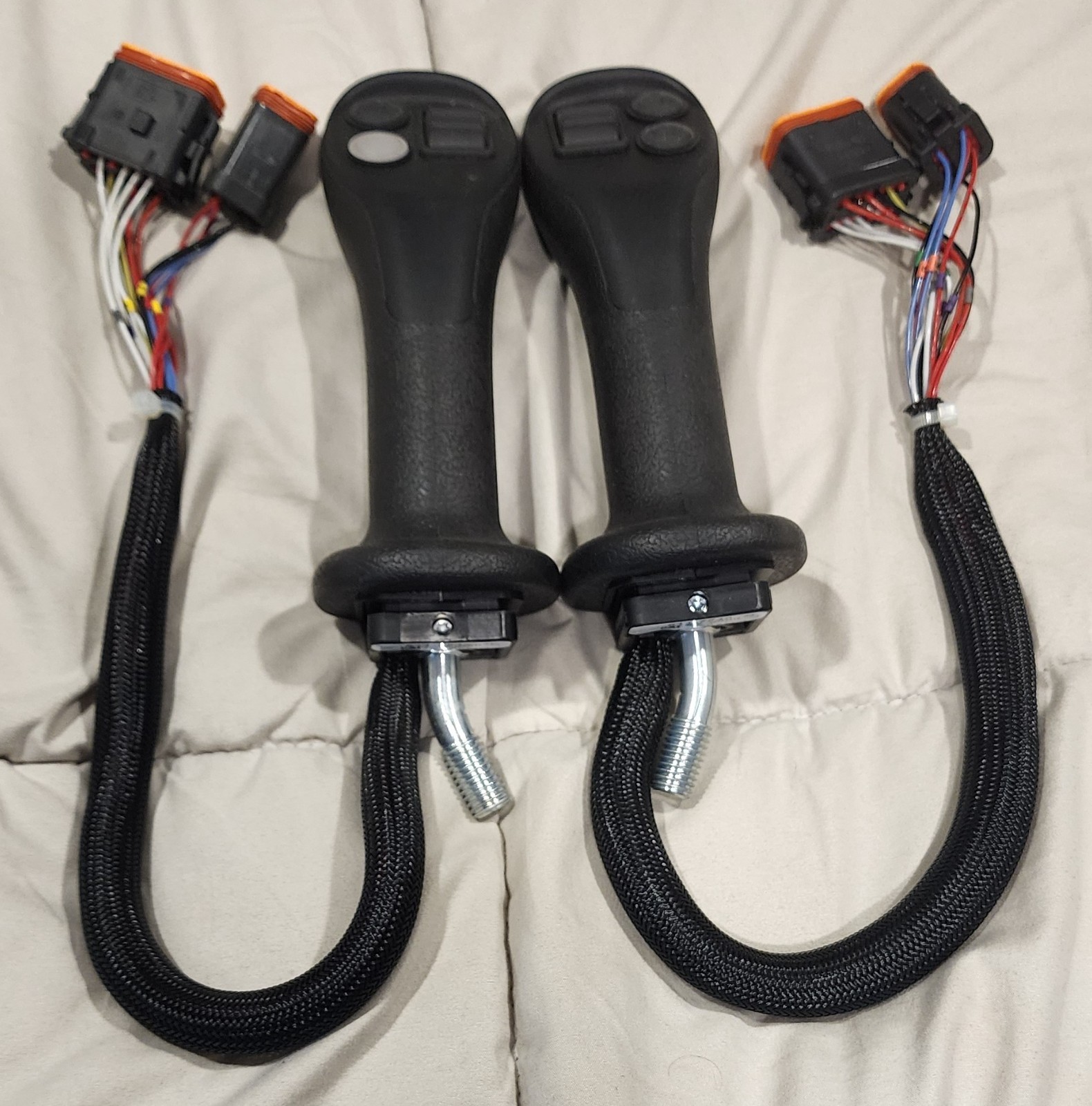 CAT 611-7548 & CAT 611-7549: 4-BUTTON JOYSTICKS