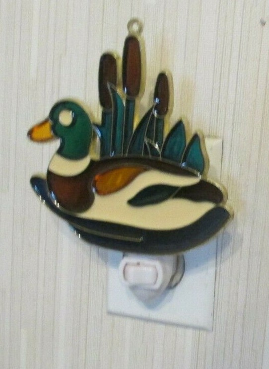DUCK IN A POND NIGHTLIGHT (DUCK SUNCATCHER LIGHT)