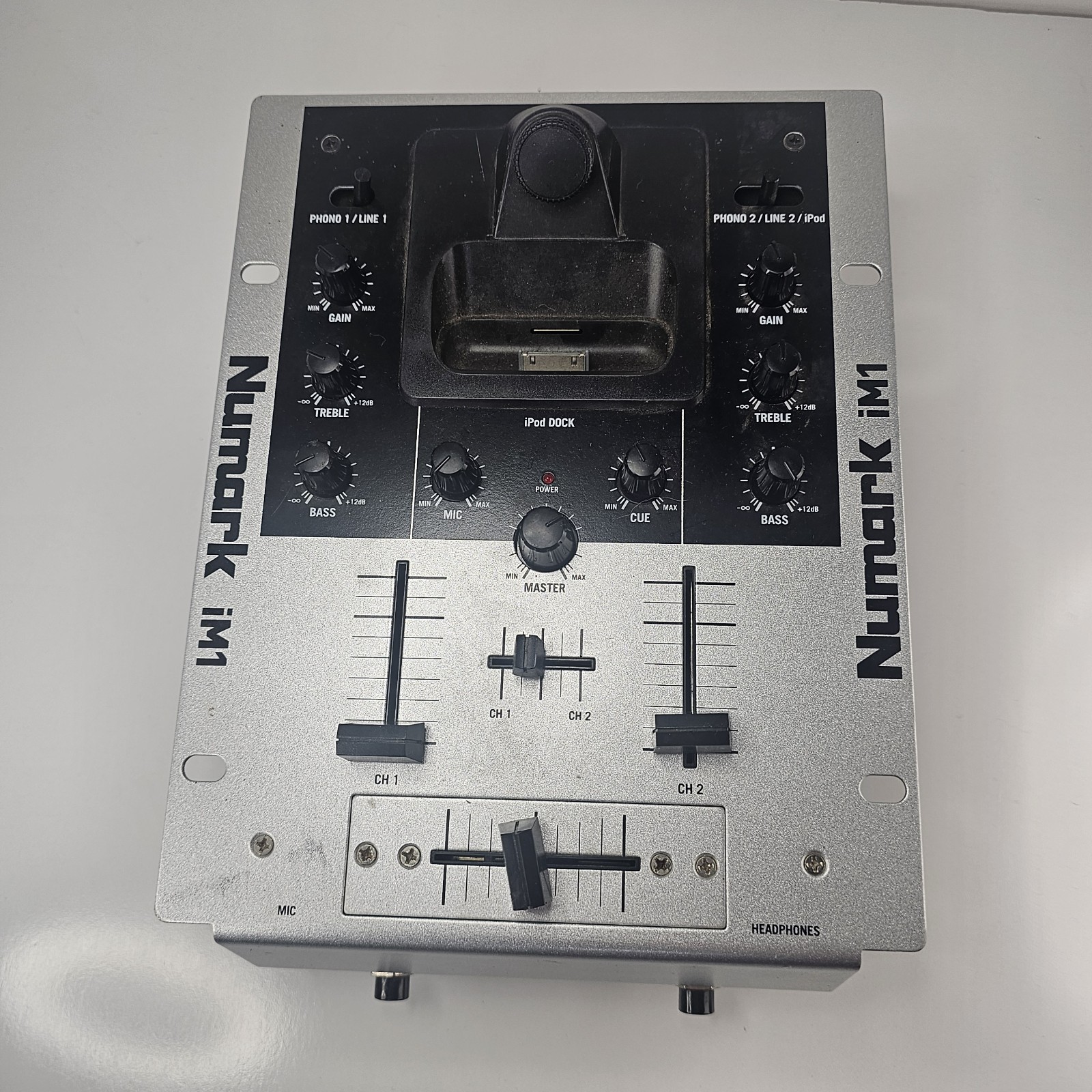Numark IM1 2-Channel DJ Sound Mixer with iPod Dock - No Power Cord