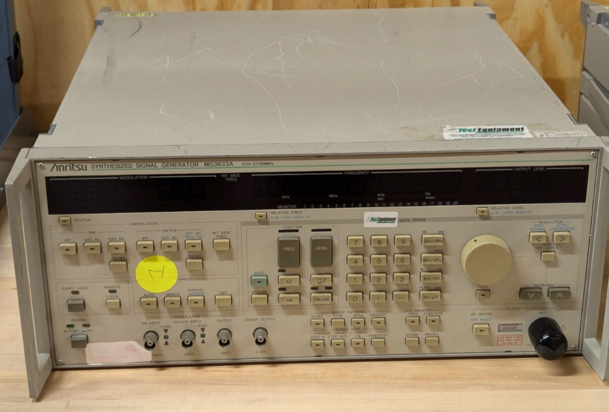 Anritsu MG3633A Synthesized Signal Generator 10kHz to 2700MHz SNM36470 AS IS