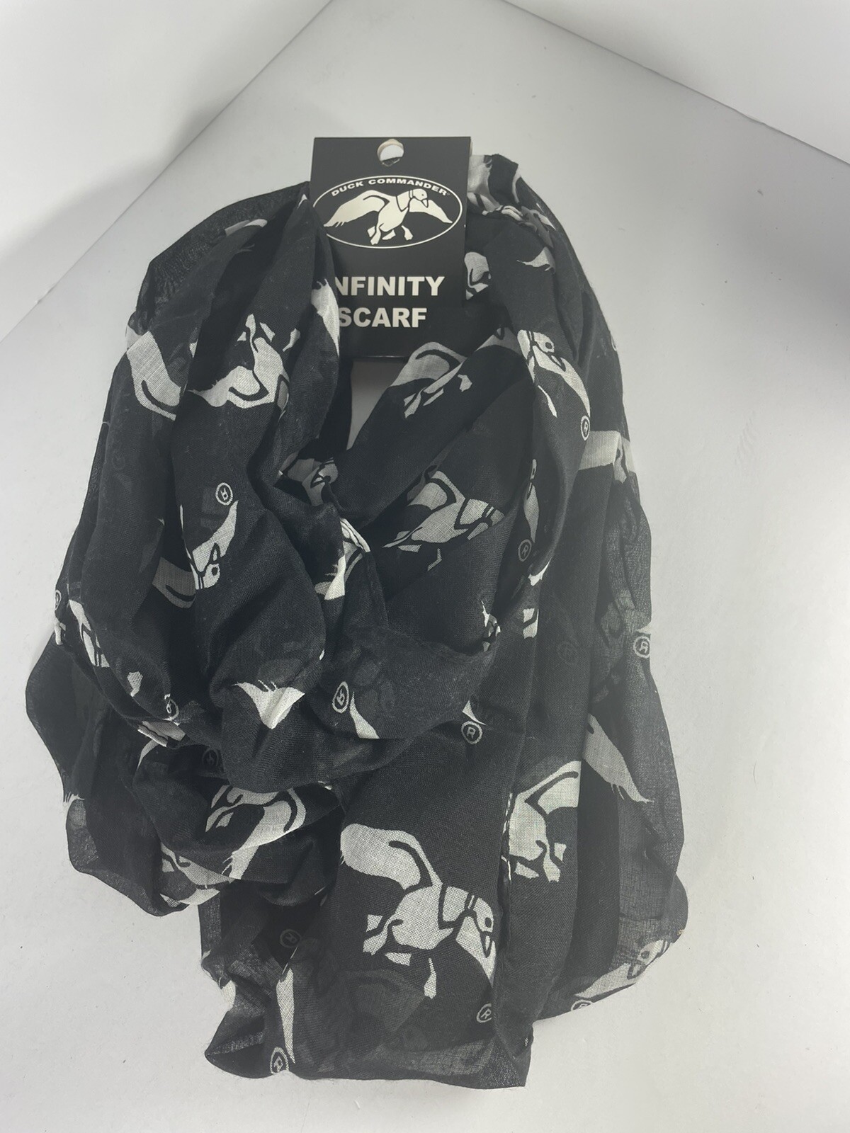Duck Commander Duck Dynasty Infinity Scarf Black  White Ducks NWT￼ Women New