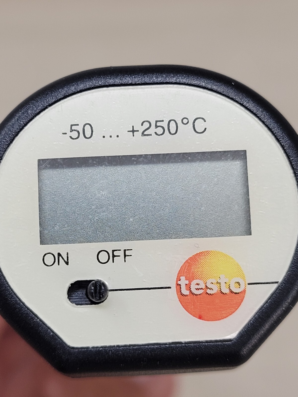 testo mini penetrating thermometer reads Celsius Only