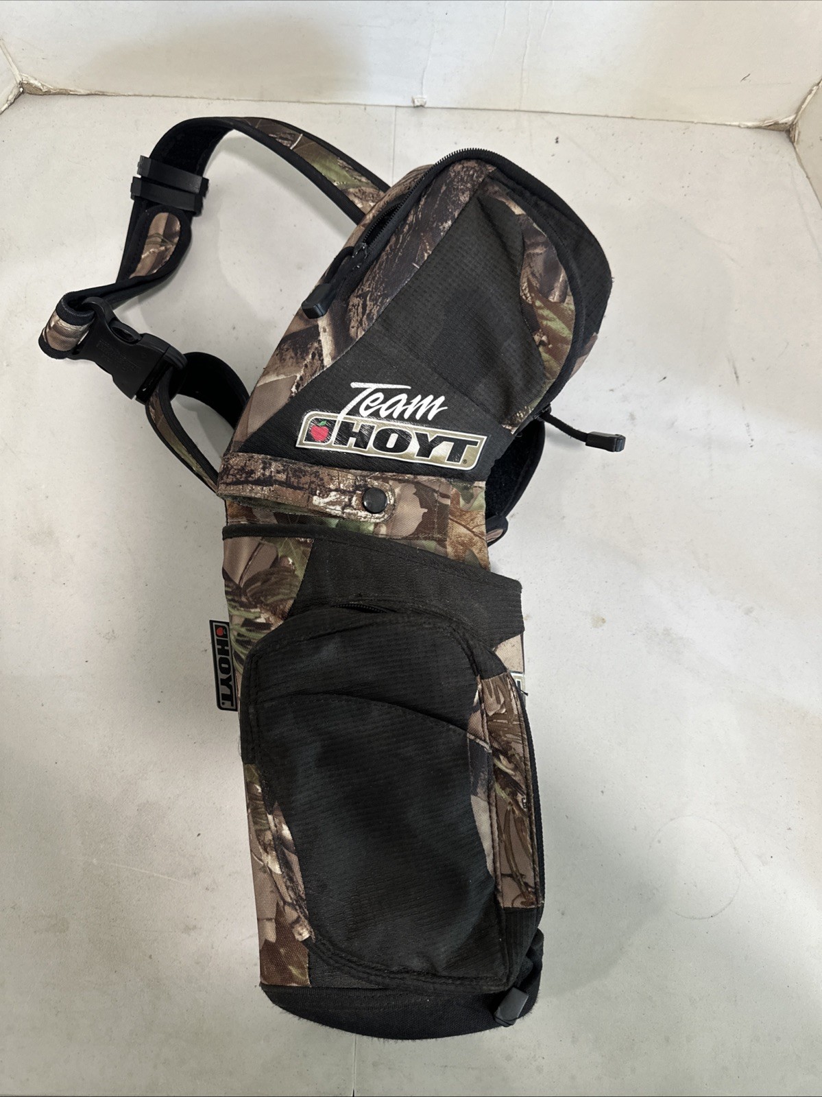 Team Hoyt Camouflage And Black Hip Quiver w/ Hoyt Belt