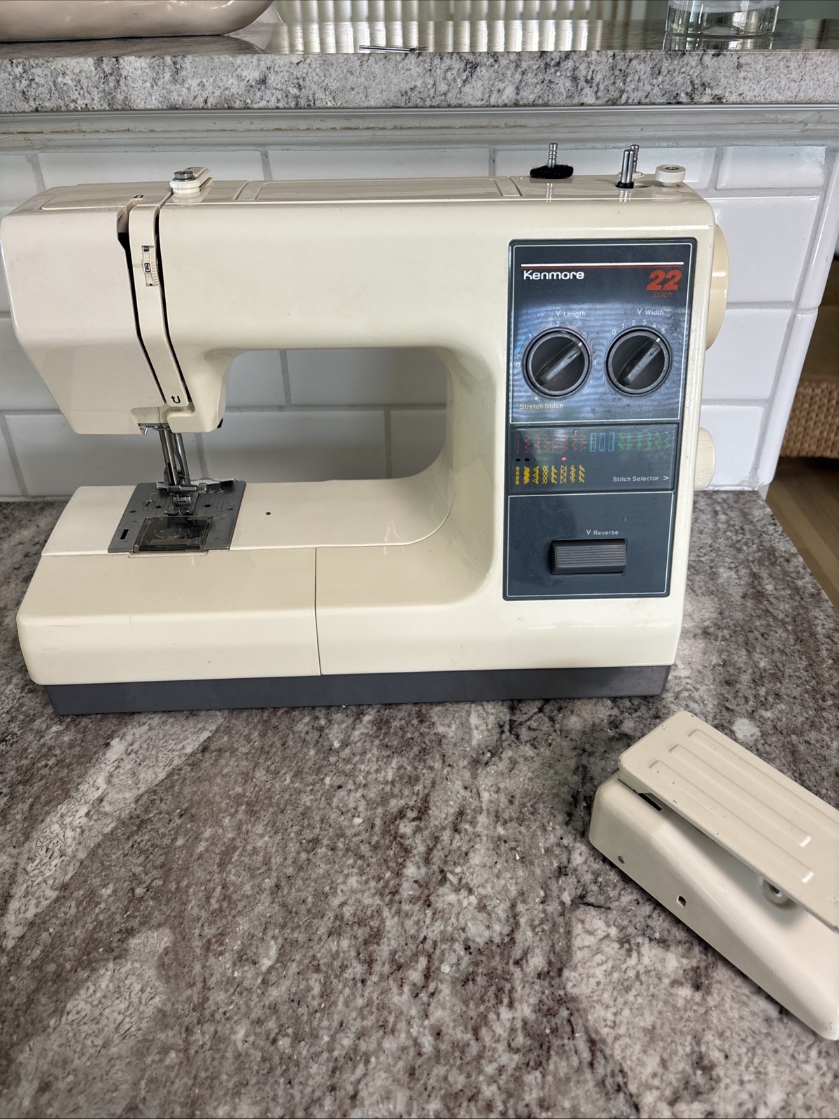 Kenmore 22 Stitch Sewing Machine 385.1778181 W/ Pedal, Extras-Works Free Arm!