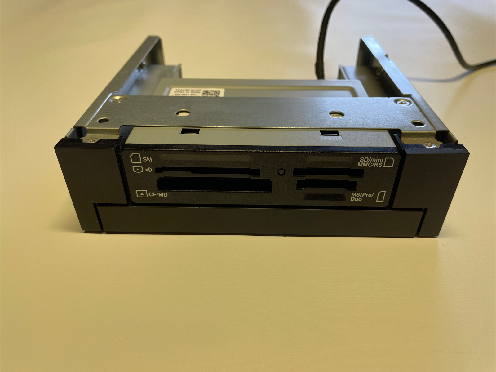 Dell 19 way Media and Flash Card Reader G7V21 (Used-Good Conditon)