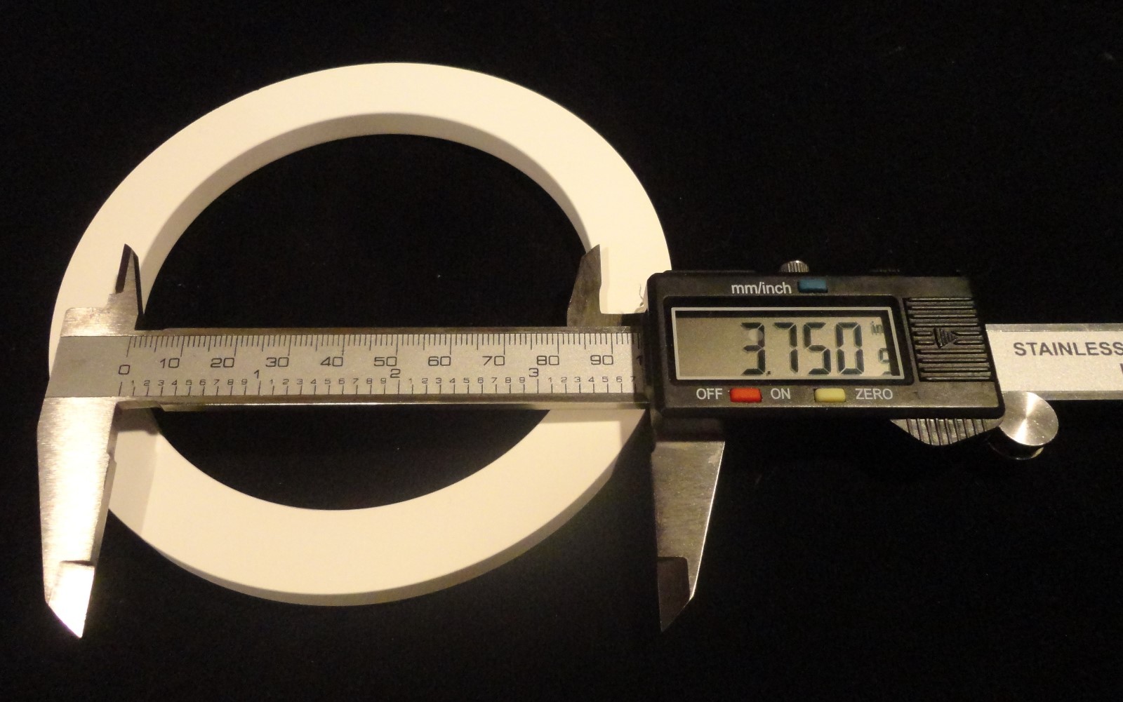4.975" DIAMETER CONTROLLED POROSITY ALUMINA CERAMIC RING WASHER No.: 516
