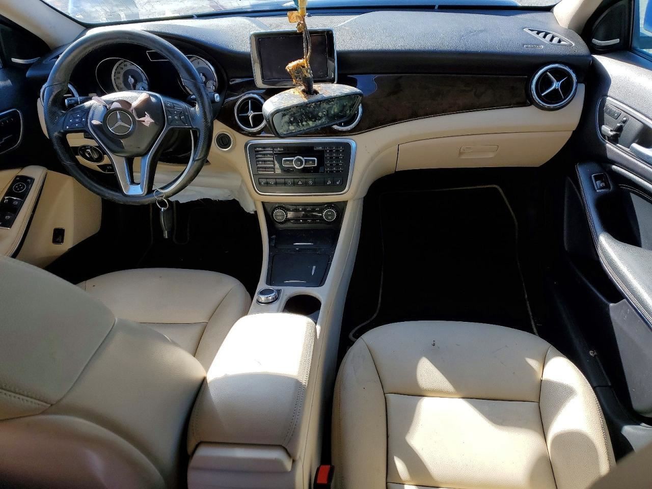 GLA250 2015 Glove Box 4972665