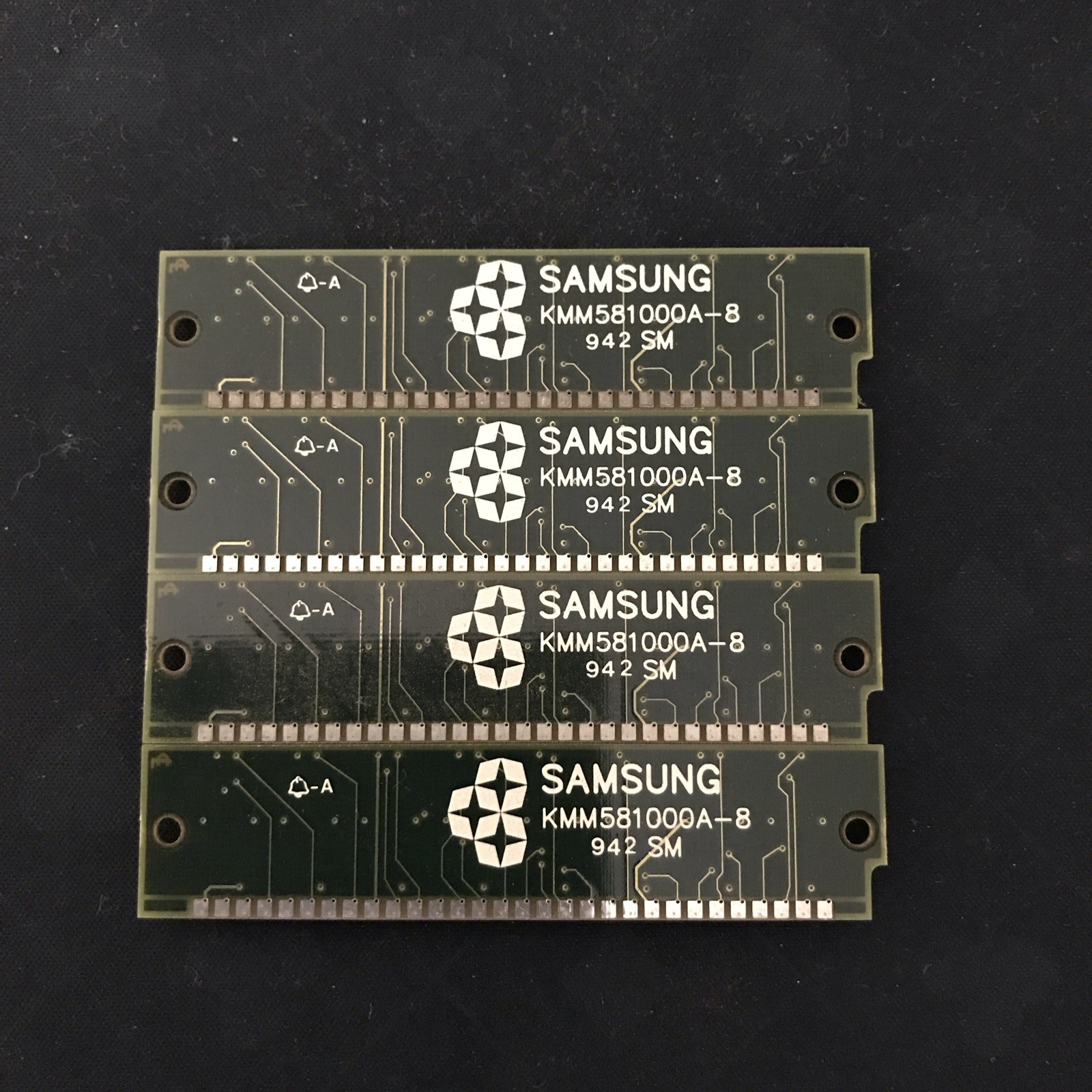 4x Samsung KMM581000A-8 SIMM RAM , 30-Pin, 1MX8, 80ns, CMOS, PSMA30