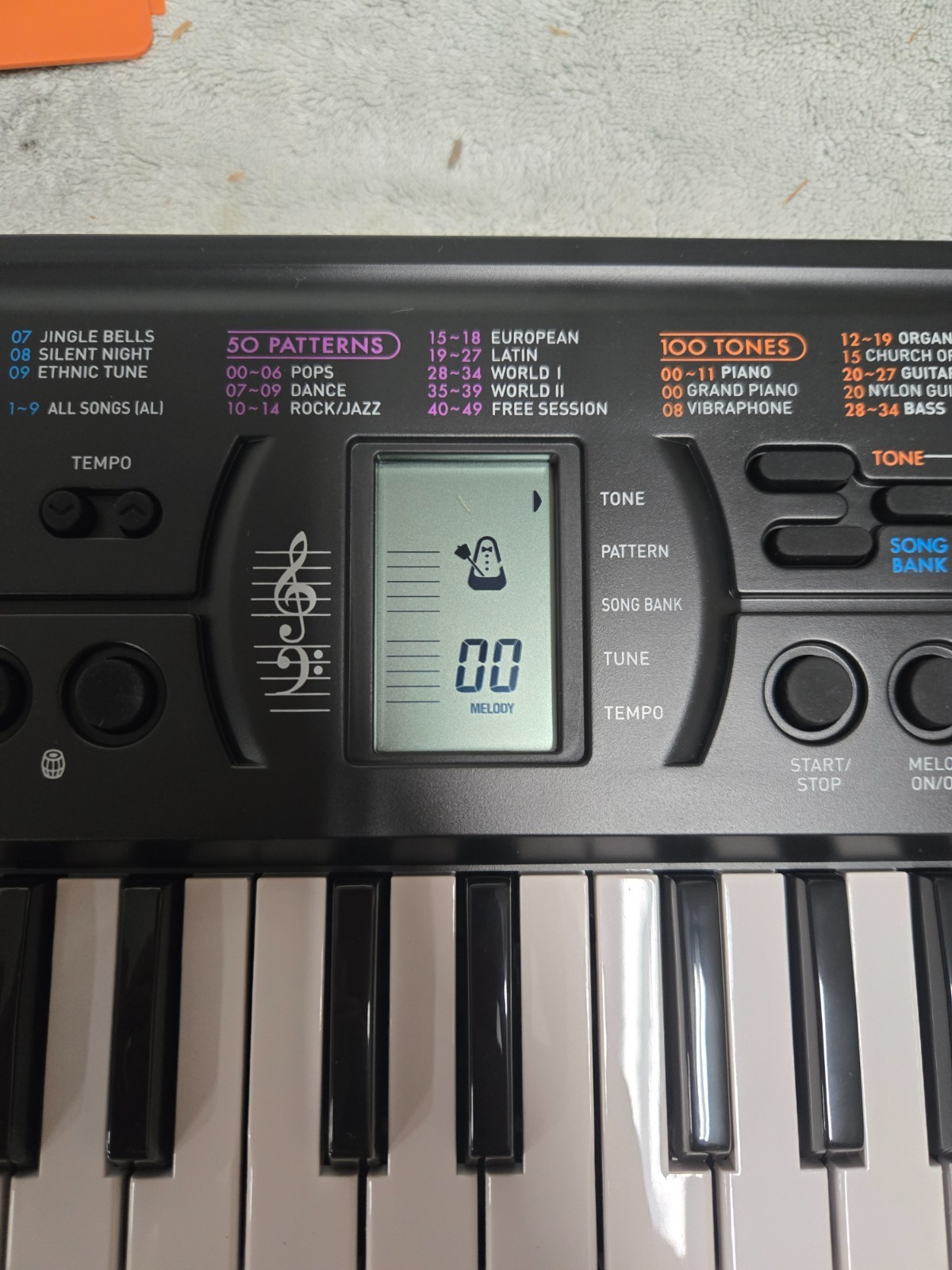 electronic keyboard, casio SA-76, batteries not included
