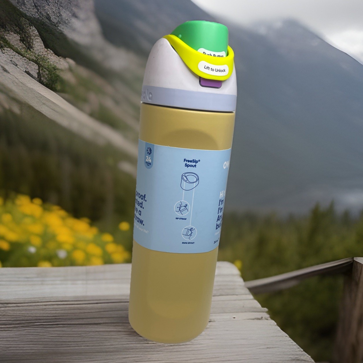 Owala FreeSip Stainless Steel Water Bottle / 24oz / Color: Beach Front