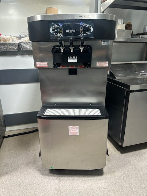 2020 Taylor C716-33 Soft Serve Frozen Yogurt Ice Cream Machine 3 Phase Air Cool