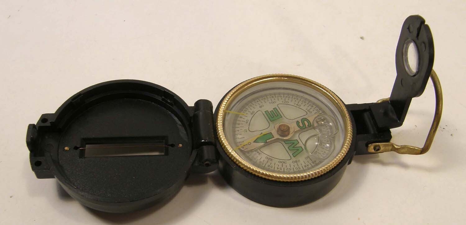 VINTAGE MILITARY ENGINEER CORPS STYLE DIRECTIONAL FOLDING POCKET COMPASS