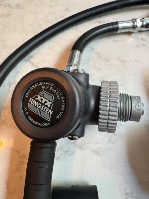 Apeks Tungsten XTX200 dual regulators for sidemount diving