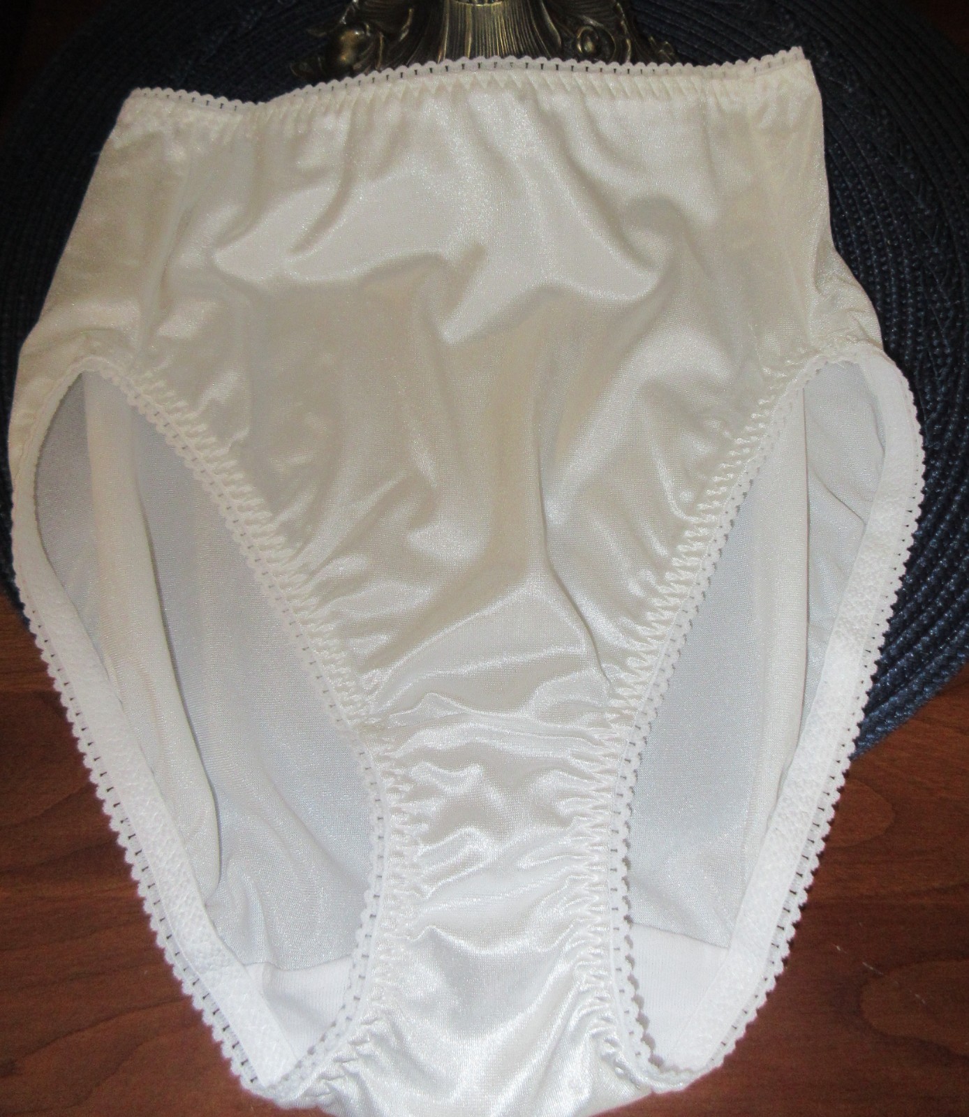 VANITY FAIR SECOND SKIN WHITE 48301 liquid satin HI LEG panties S/5 single pair