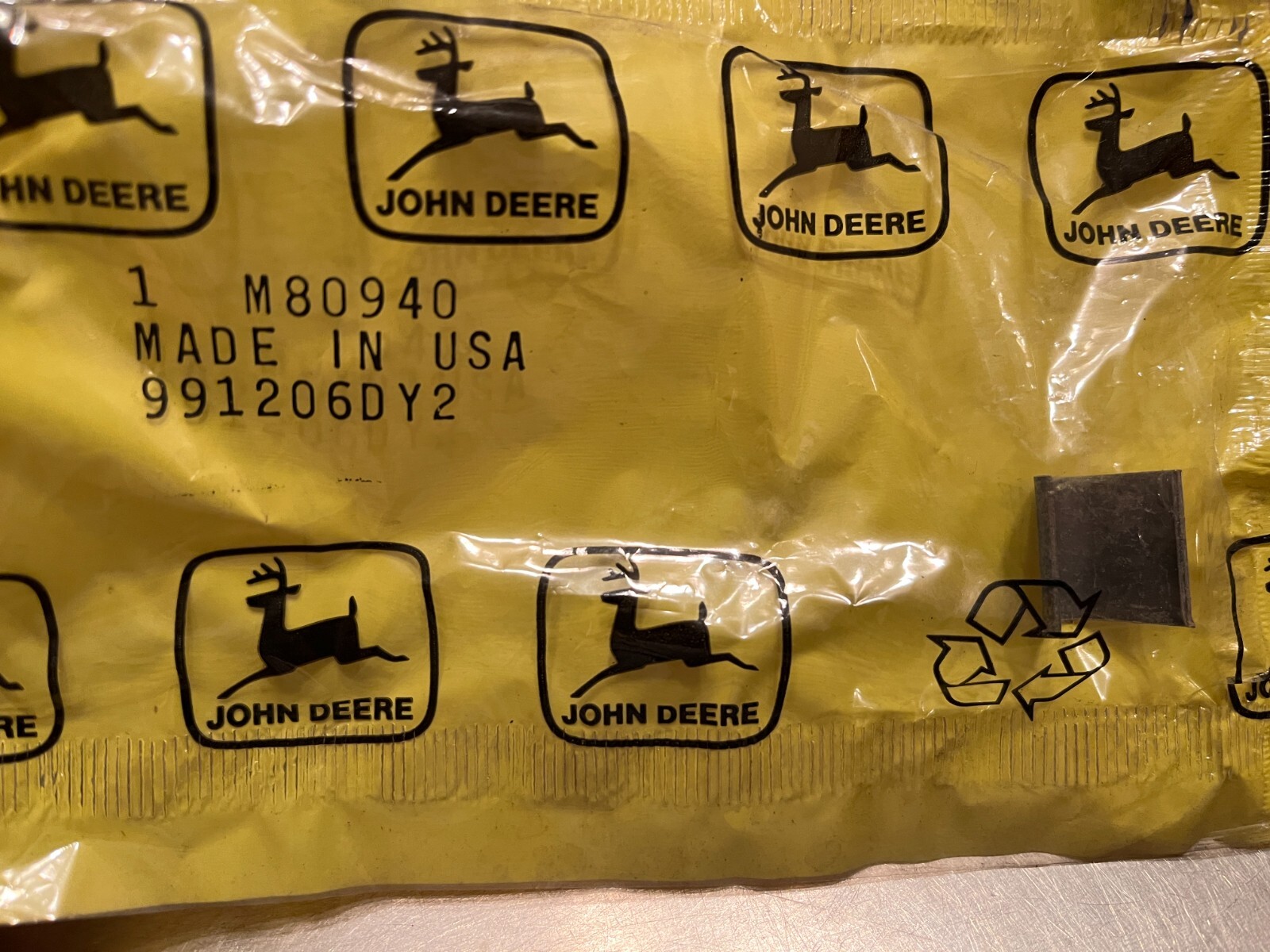 M80940   Genuine  OEM  John Deere  CLIP