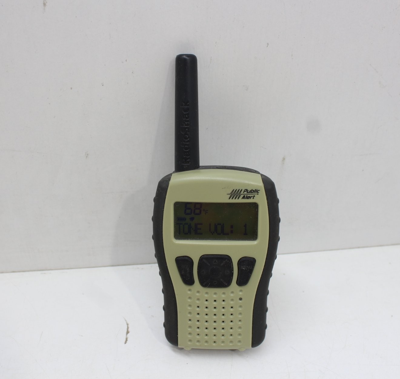 Radio Shack All Hazards Weather Alert Radio Handheld Public Alert 12-522